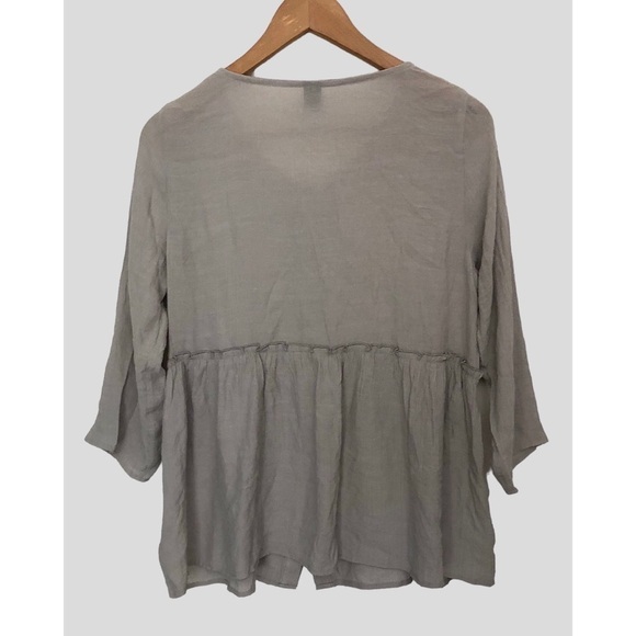 Emery Rose Button Down Ruffled Blouse - Picture 10 of 12